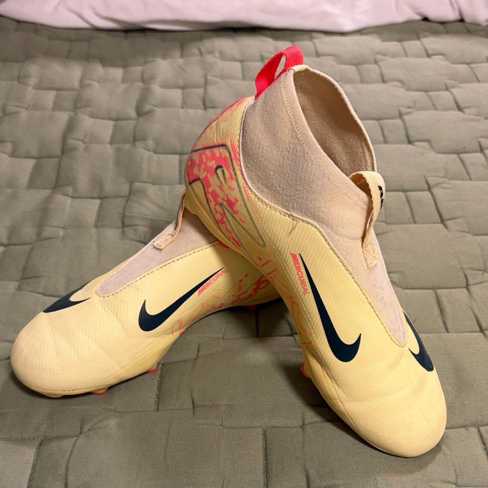 Nike Air Zoom Outdoor Soccer Cleats, Size 2